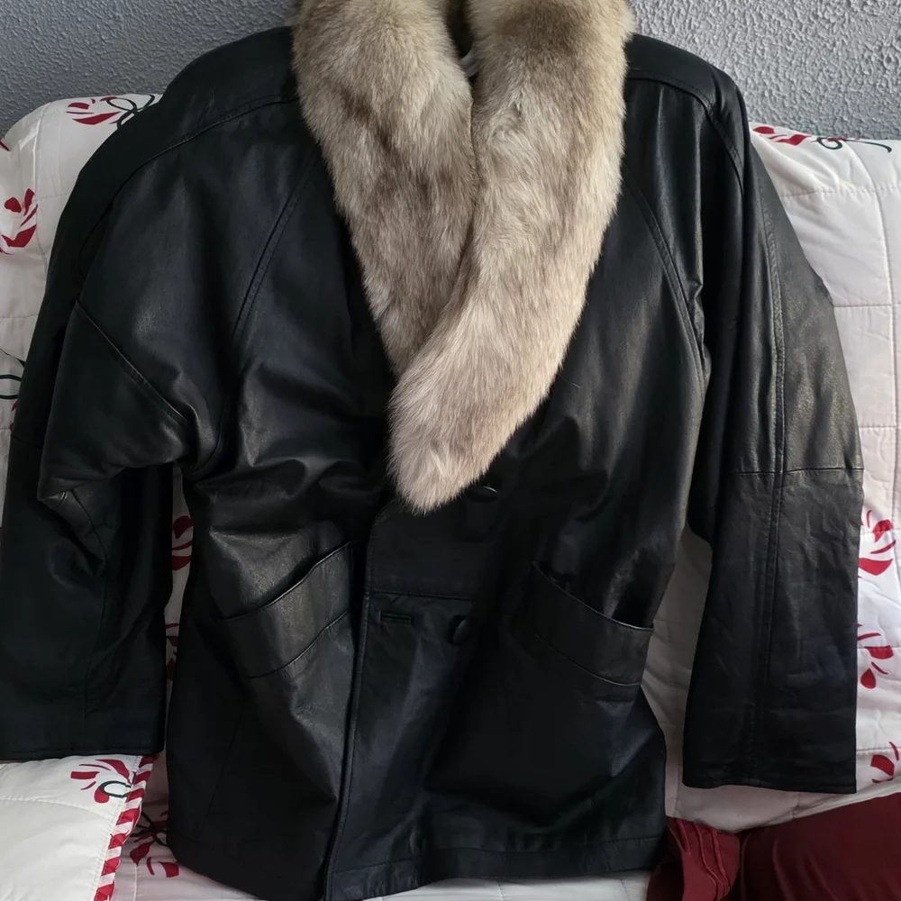 Women's Black 100% Leather Coat with Faux Fur Collar - Picture 2 of 8